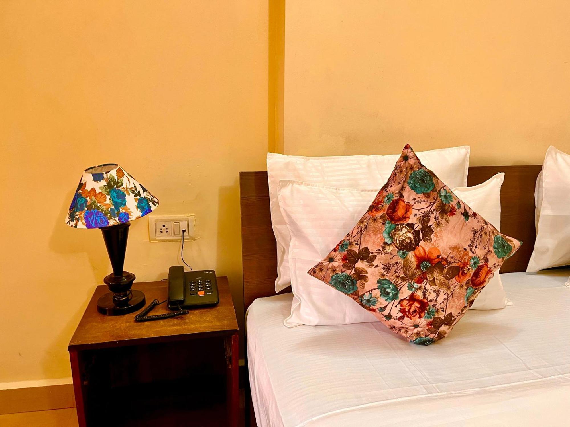 Summer Beach Resort, Goa - #Near Baga Beach #Swimming Pool #Garden #Bar #Lift #Premium Rooms #Property Of The Year #70565-84665 卡兰古特 外观 照片