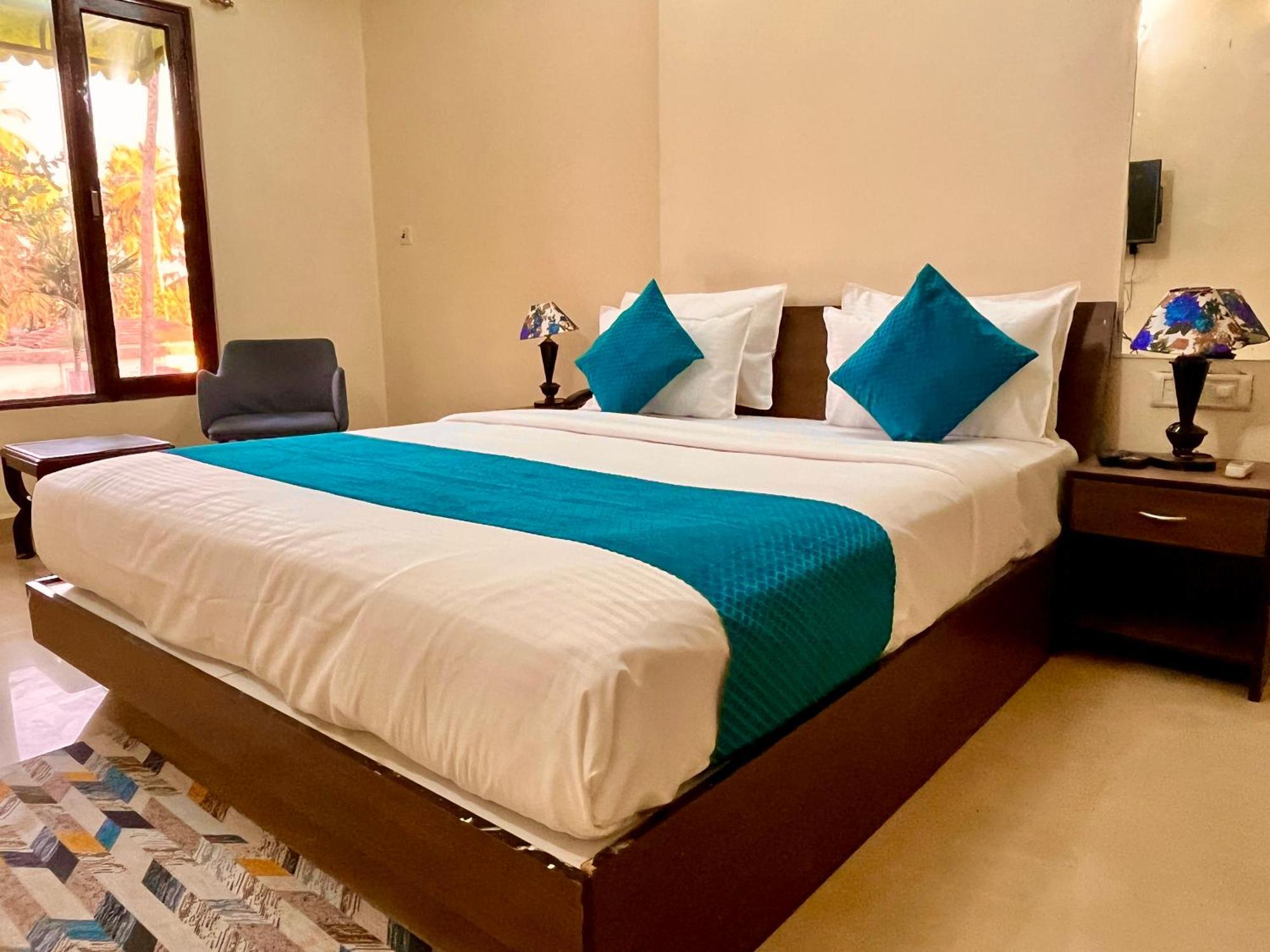 Summer Beach Resort, Goa - #Near Baga Beach #Swimming Pool #Garden #Bar #Lift #Premium Rooms #Property Of The Year #70565-84665 卡兰古特 外观 照片