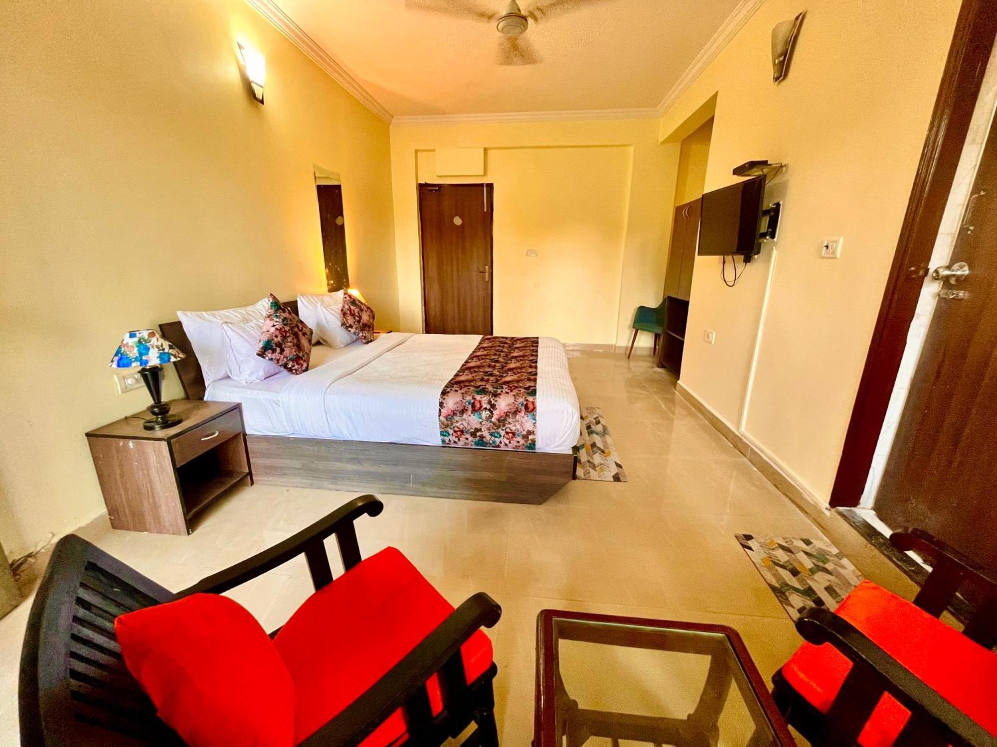 Summer Beach Resort, Goa - #Near Baga Beach #Swimming Pool #Garden #Bar #Lift #Premium Rooms #Property Of The Year #70565-84665 卡兰古特 外观 照片